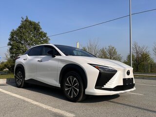 2023 Lexus RZ 450e, белый, 6000000 рублей, вид 1