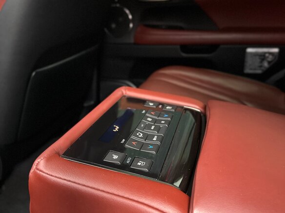 2016 Lexus LX 570 III Рестайлинг 2, чёрный, 8399000 рублей - вид 18