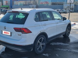 2017 Volkswagen Tiguan II, белый, 2300000 рублей, вид 4