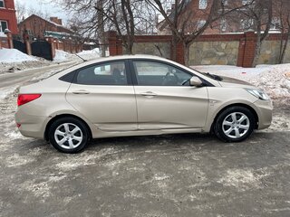 2013 Hyundai Solaris I, бежевый, 980000 рублей, вид 3