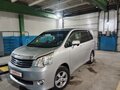 2010 Toyota Noah II (R70), серый, 1750000 рублей - вид 1