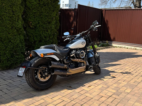 2019 Harley-Davidson Fat Bob, серый, 1770000 рублей, вид 3