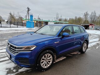 2019 Volkswagen Touareg III, синий, 6000000 рублей, вид 2