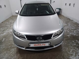 2010 Kia Cerato 6-speed II, серебристый, 800000 рублей, вид 1