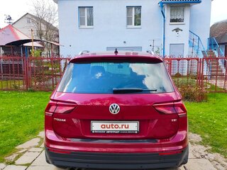 2018 Volkswagen Tiguan II, красный, 2122620 рублей, вид 3