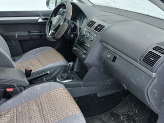 2012 Volkswagen Touran I Рестайлинг 2, белый, 1490000 рублей, вид 5