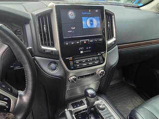 2015 Toyota Land Cruiser 200 Series Рестайлинг 2, чёрный, 8100000 рублей, вид 4