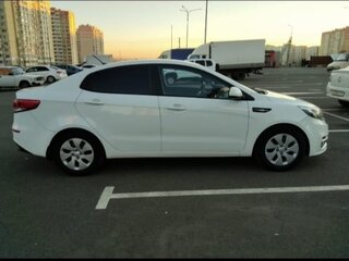2015 Kia Rio III Рестайлинг, белый, 780000 рублей, вид 2