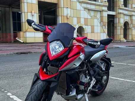 2015 MV Agusta Rivale 800, красный, 700000 рублей, вид 3