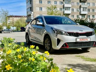 2021 Kia Rio IV Рестайлинг, серебристый, 1700000 рублей, вид 1