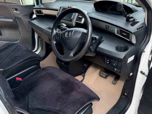 2013 Honda Freed I Рестайлинг, белый, 1360000 рублей - вид 3
