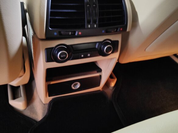 2010 BMW X5 50i II (E70) Рестайлинг, чёрный, 1800000 рублей - вид 20