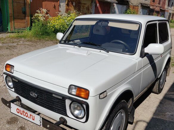 2011 Lada (ВАЗ) 2121 (4x4) I Рестайлинг, белый, 2000000 рублей