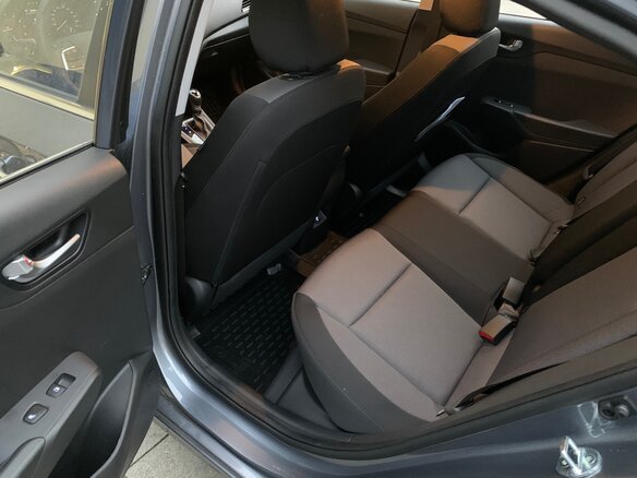2020 Hyundai Solaris II Рестайлинг, серебристый, 1850000 рублей - вид 9