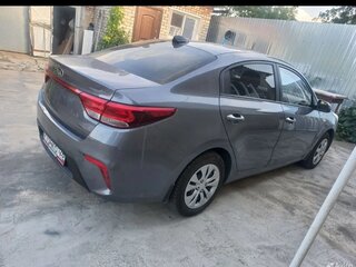 2018 Kia Rio IV, серый, 1300000 рублей, вид 2