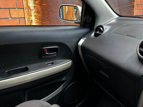 2002 Toyota Ist I, серебристый, 550000 рублей - вид 3
