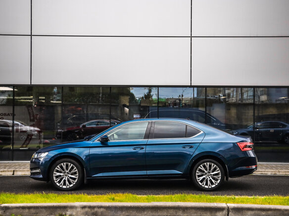 2022 Skoda Superb III Рестайлинг, синий, 2950000 рублей - вид 13