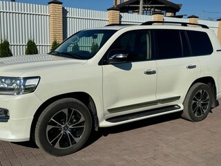 2019 Toyota Land Cruiser 200 Series Рестайлинг 2, белый, 8500000 рублей, вид 4