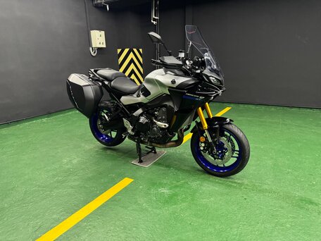 2021 Yamaha MT-09 Tracer (FJ-09), серебристый, 1425000 рублей, вид 3