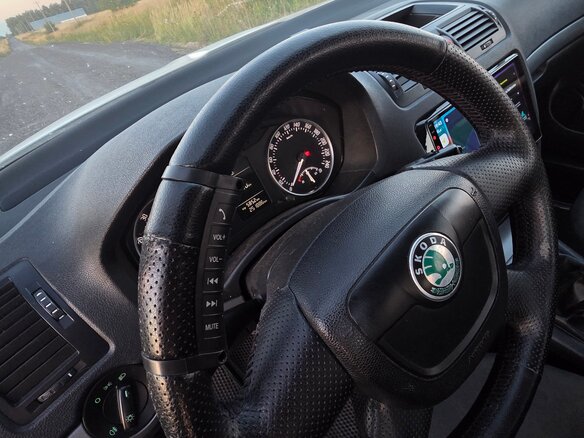 2013 Skoda Octavia II (A5) Рестайлинг, белый, 490000 рублей - вид 8