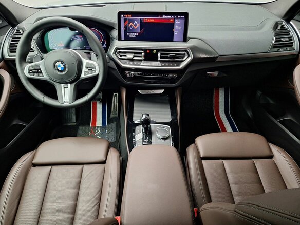 2025 BMW X4 20i II (G02) Рестайлинг, серый, 8950000 рублей - вид 2