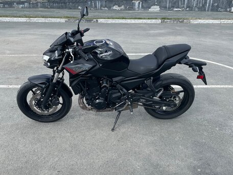 2021 Kawasaki Z 650, чёрный, 770000 рублей, вид 5