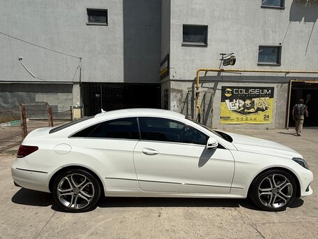 2013 Mercedes-Benz E-Класс 200 IV (W212, S212, C207) Рестайлинг, белый, 2200000 рублей, вид 4