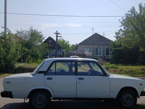 1997 Lada (ВАЗ) 2107, белый, 170000 рублей - вид 1