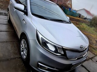 2016 Kia Rio III Рестайлинг, серебристый, 830000 рублей, вид 2