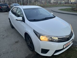 2013 Toyota Corolla XI (E160, E170, E180), белый, 1490000 рублей, вид 1
