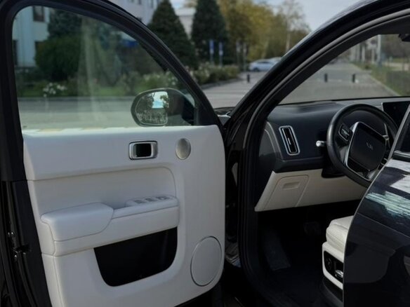 2023 Li Auto (Lixiang) L7 I, чёрный, 5100000 рублей - вид 2