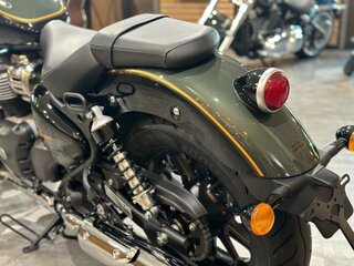 2026 Royal Enfield Super Meteor, зелёный, 773000 рублей, вид 5