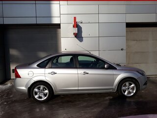 2010 Ford Focus II Рестайлинг, серебристый, 550000 рублей, вид 2
