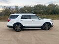 2016 Ford Explorer V Рестайлинг, белый, 2700000 рублей - вид 3