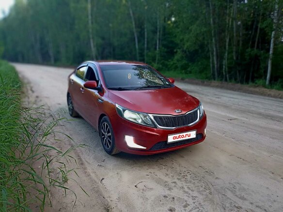 2013 Kia Rio III, красный, 655000 рублей