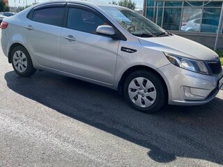 2013 Kia Rio 5-speed III, серебристый, 872000 рублей, вид 5