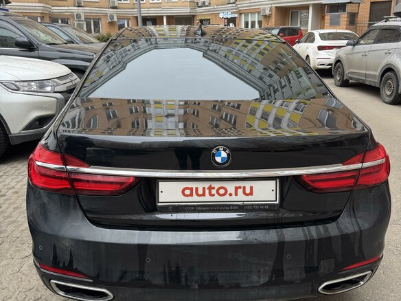 2017 BMW 7 серии Long 730Ld xDrive VI (G11/G12), чёрный, 4300000 рублей - вид 3