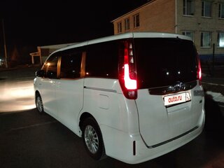 2015 Toyota Noah III (R80), белый, 2400000 рублей, вид 3