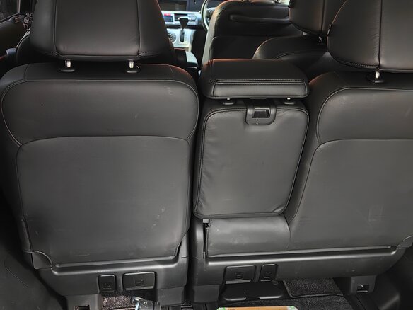 2012 Honda Elysion I Рестайлинг, серебристый, 2300000 рублей - вид 12