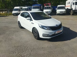 2015 Kia Rio III Рестайлинг, белый, 980000 рублей, вид 2