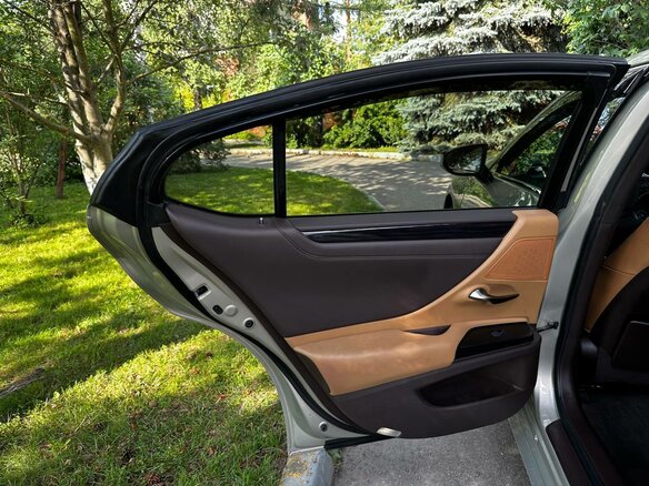 2022 Lexus ES 300h VII Рестайлинг, серый - вид 15