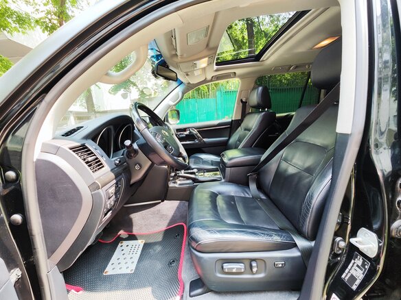 2013 Toyota Land Cruiser 200 Series Рестайлинг 1, чёрный, 4749000 рублей - вид 9