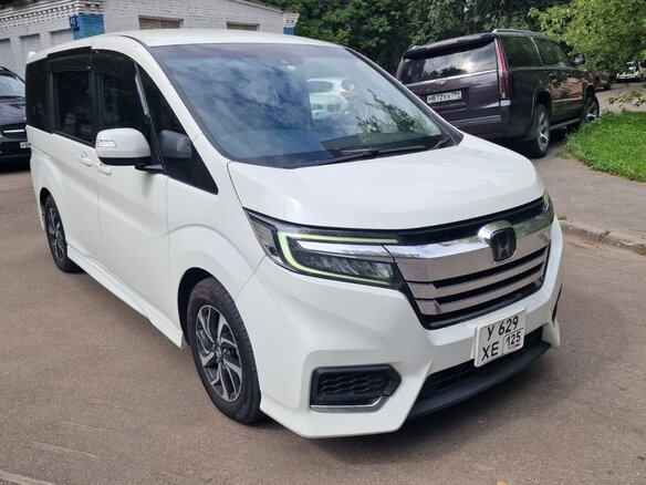 2021 Honda Stepwgn Spada V Рестайлинг, белый, 2249000 рублей - вид 1