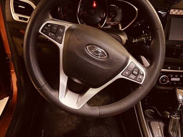 2019 Lada (ВАЗ) Vesta SW Cross I, оранжевый, 1150000 рублей - вид 8