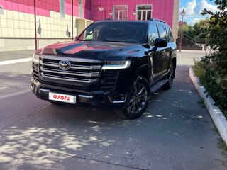 2023 Toyota Land Cruiser 300 Series, чёрный, 13000000 рублей, вид 3