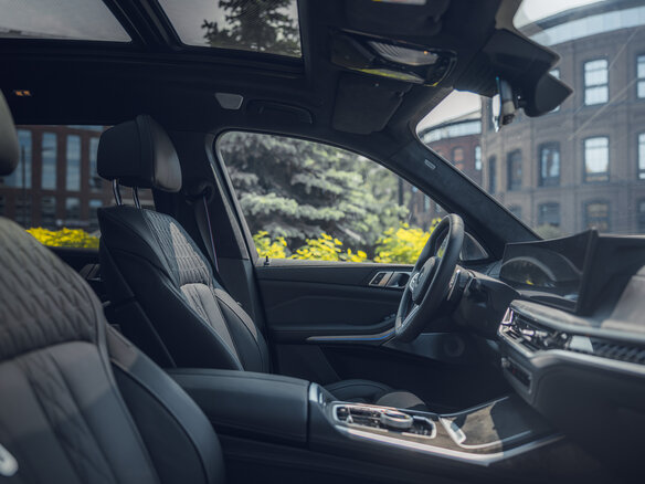 2022 BMW X7 M60i I (G07) Рестайлинг, серый - вид 8
