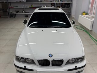 2002 BMW 5 серии 540i IV (E39) Рестайлинг, белый, 3500000 рублей, вид 2
