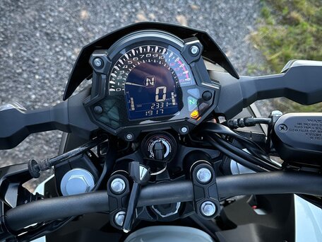 2023 Kawasaki Z 400, белый, 680000 рублей, вид 5