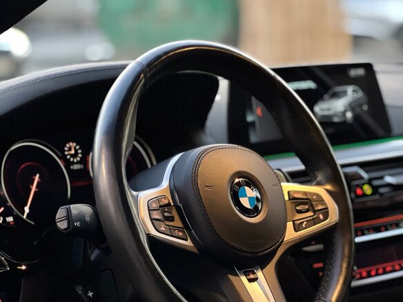 2018 BMW 5 серии 530i xDrive VII (G30/G31/G38), белый, 4575000 рублей - вид 35