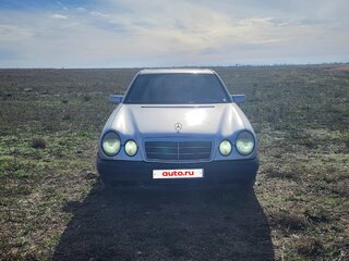 1997 Mercedes-Benz E-Класс 230 II (W210, S210), серебристый, 310000 рублей, вид 4